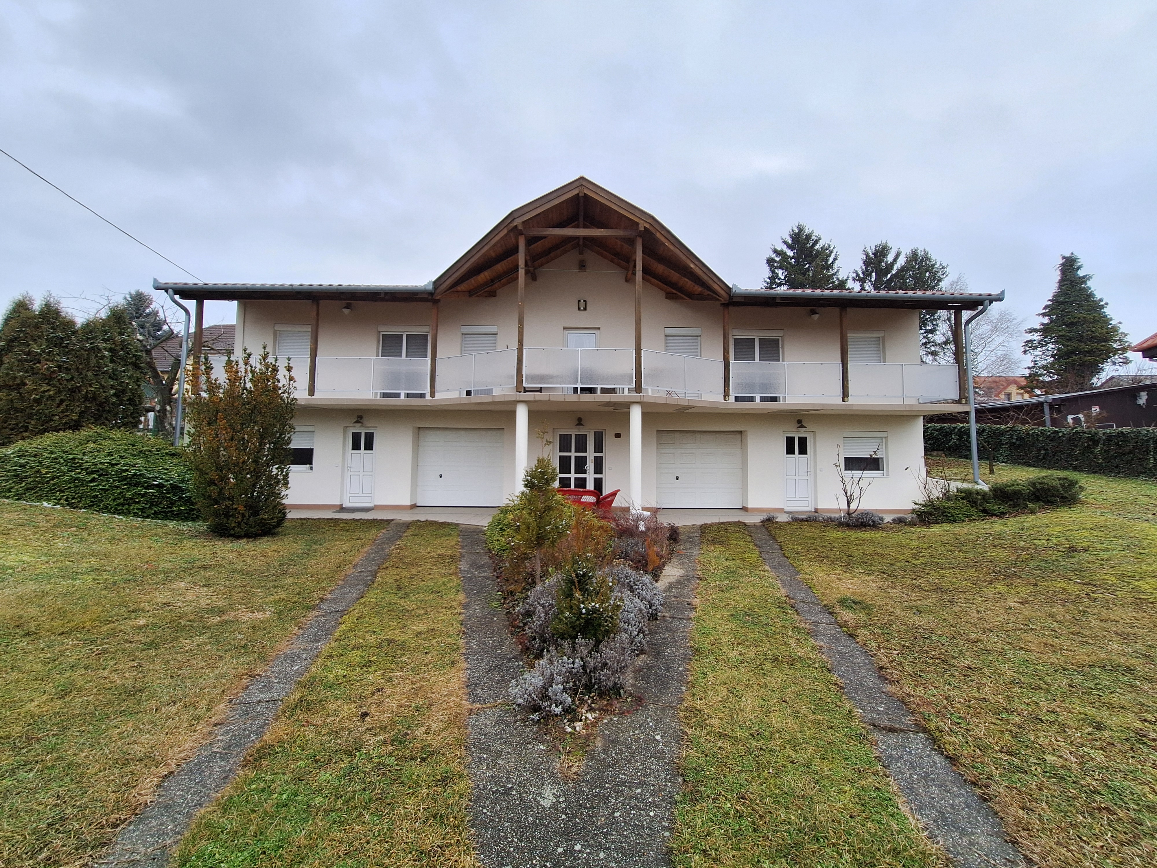 apartmanház Gyenesdiáson eladó - Apartementhaus in Gyenesdiás zu verkaufen