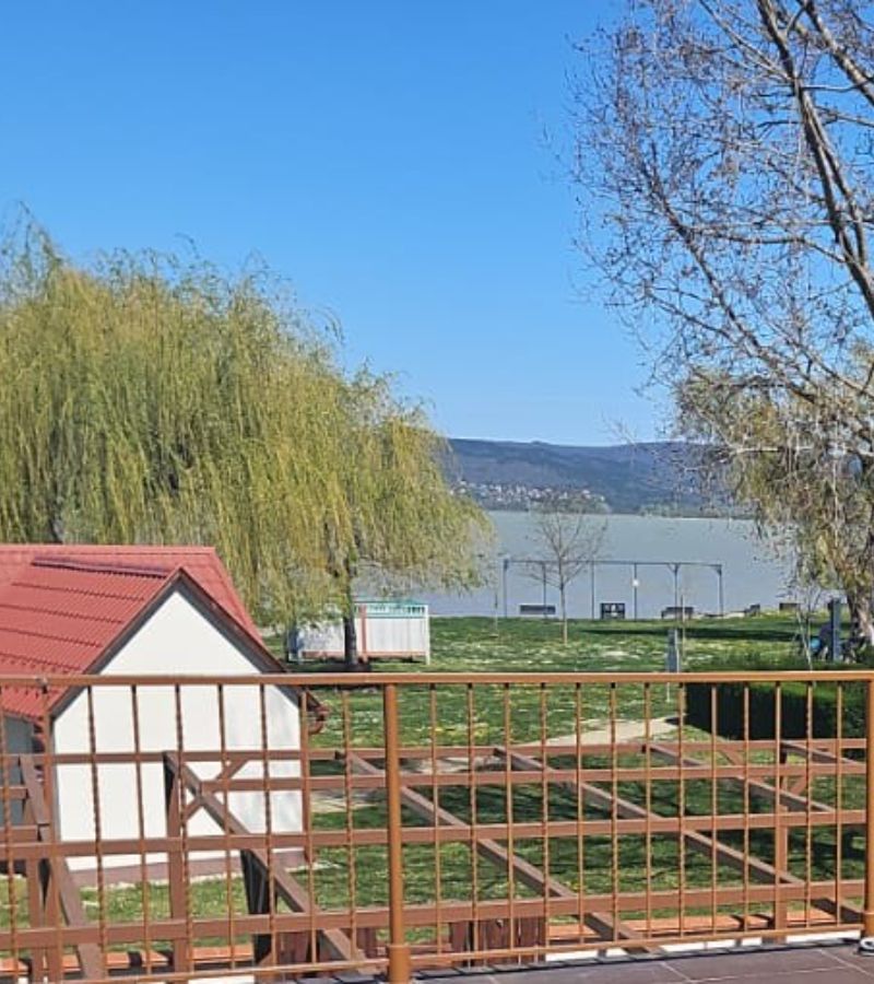 Közvetlen Balaton-parti ingatlan – Einzigartiges Grundstück direkt am Balaton